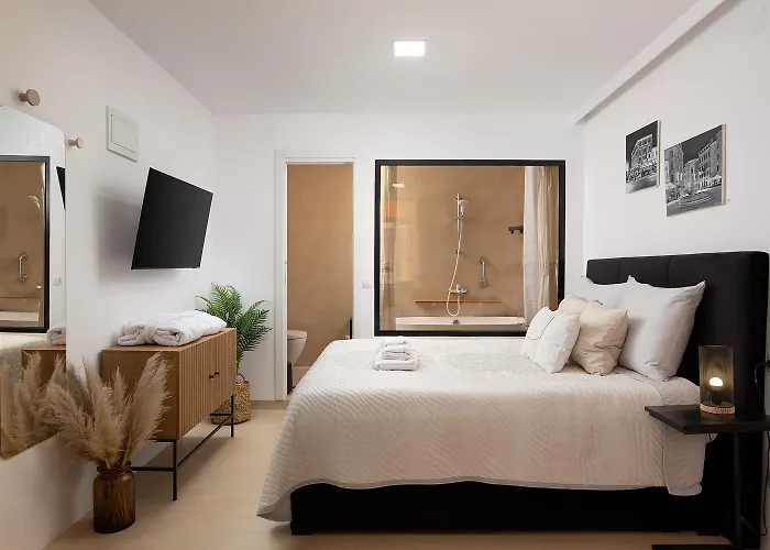 Deluxe In Center With Parking And Bathtub Apartment *