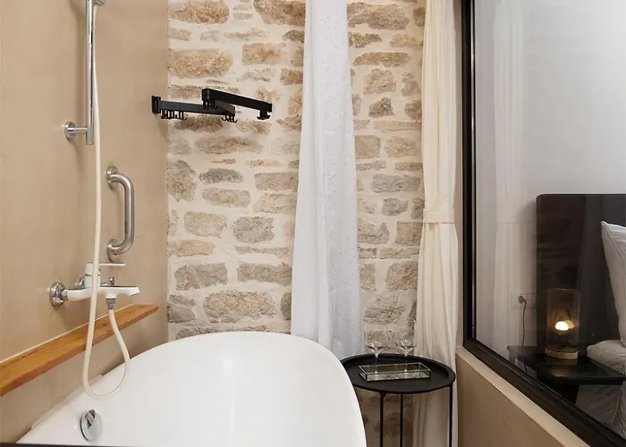 Apartment Deluxe In Center With Parking And Bathtub *