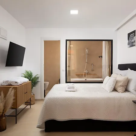 Deluxe In Center With Free Private Parking Apartment *