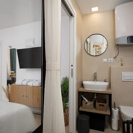 Deluxe In Center With Parking And Bathtub Ρόβινι