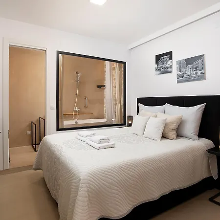Apartment Deluxe In Center With Free Private Parking *