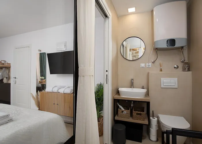 Deluxe In Center With Parking And Bathtub Ρόβινι